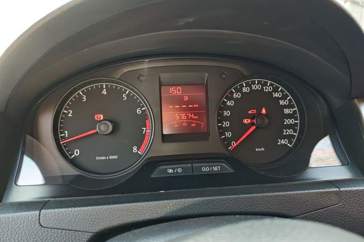 Used Volkswagen Santana 2015 1.6L Manual Comfort Edition