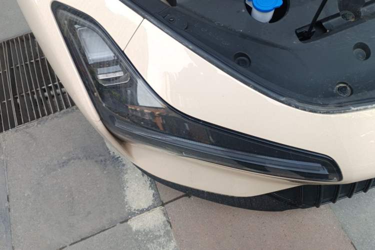 Used XPeng MONA M03 2024 620 with Ultra-Long Range Right Front Headlight