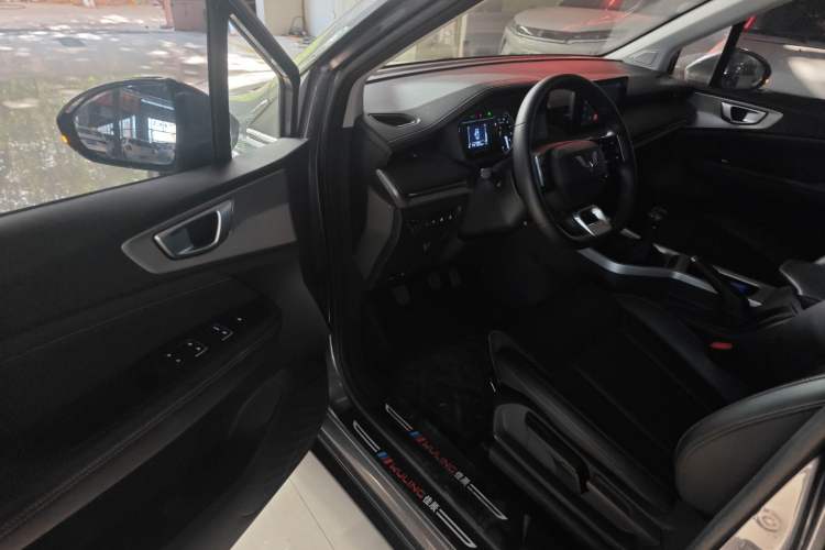 Used Wuling Jiachen 2022 1.5L Manual Comfort Edition Driver Seat