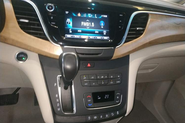 Used Buick GL8 2017 ES 28T Comfort Model China V Standard
