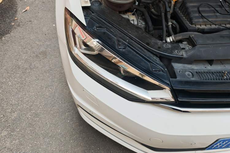 Used Volkswagen Touran 2016 Volkswagen Touran L 280TSI DSG Luxury Edition Right Front Headlight