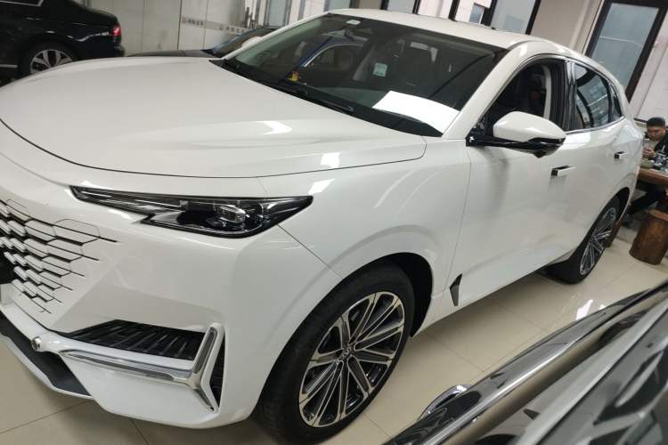 Used Changan UNI-K 2024 2.0T Two-Wheel Drive Global Edition
