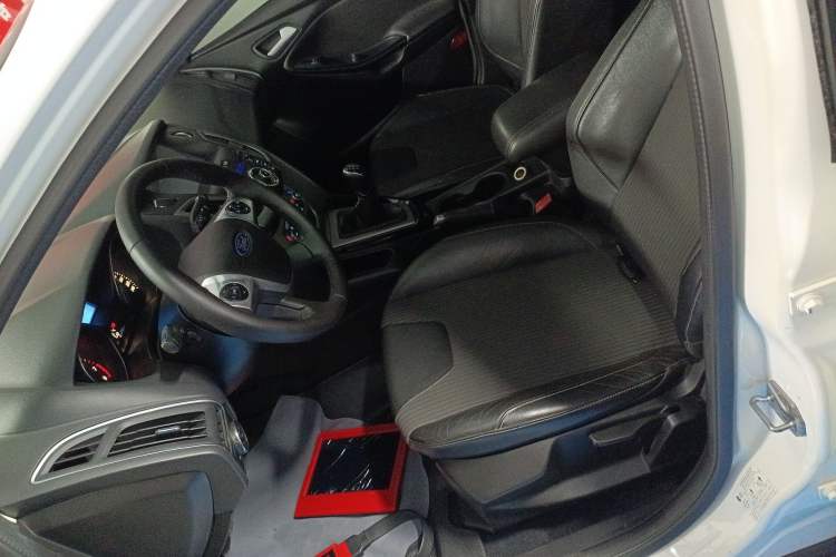 Used Ford Focus 2012 Hatchback 1.6L Manual Fashion Edition Left Front Seat