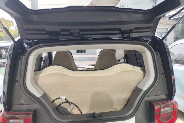 Used Chery QQ Ice Cream 2022 120km Conical Shape Lithium Iron Phosphate Trunk