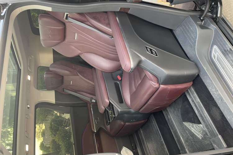 Used Hongqi HQ9 2023 2.0T Smart Connect Flagship Edition