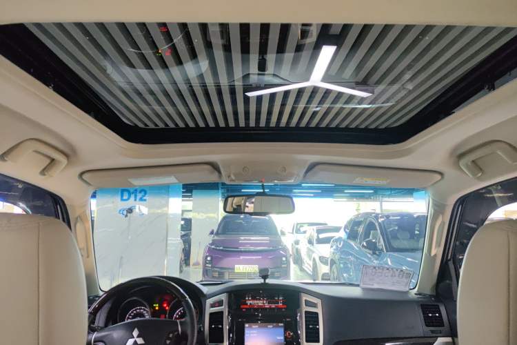 Used Mitsubishi Pajero (Parallel Import) 2017 V97 3.8L 5-Door GLS Model with Sunroof – U.S. Specification