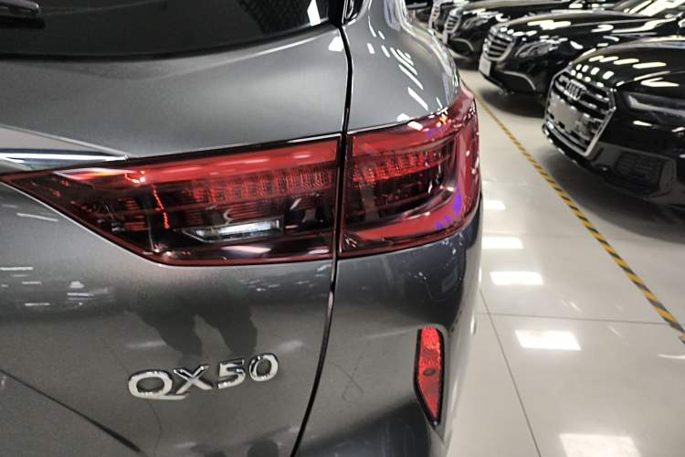Used Infiniti QX50 2020 2.0T All-Wheel-Drive Elite Version