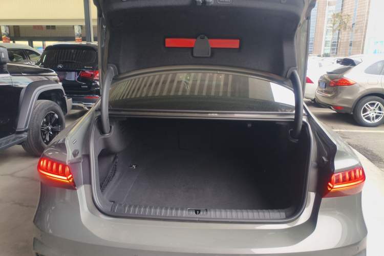 Used Audi A7L 2024 45TFSI quattro S-line Visionary Edition Flow Crystal Package