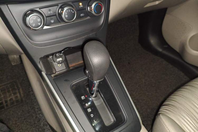 Used Nissan Sylphy 2016 1.6XE CVT Comfort Edition Gear Lever