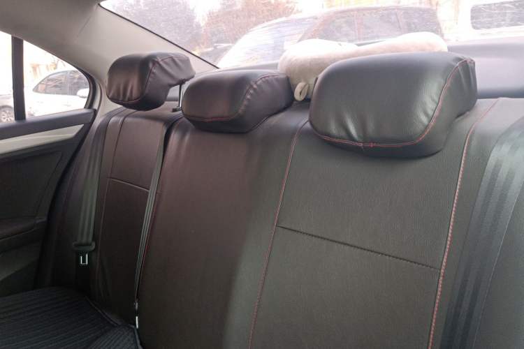 Used Volkswagen Jetta 2015 Value Edition 1.6L Automatic Comfort Version Left Rear Seat