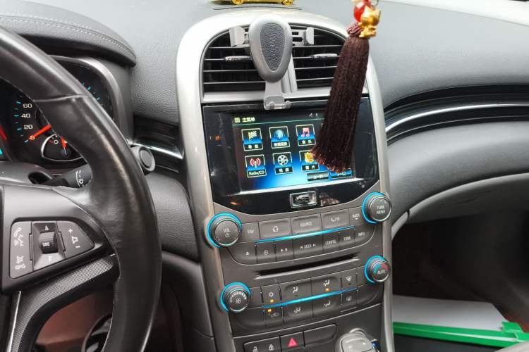 Used Chevrolet Malibu 2014 2.0L Automatic Luxury Edition Audio And AC Panel