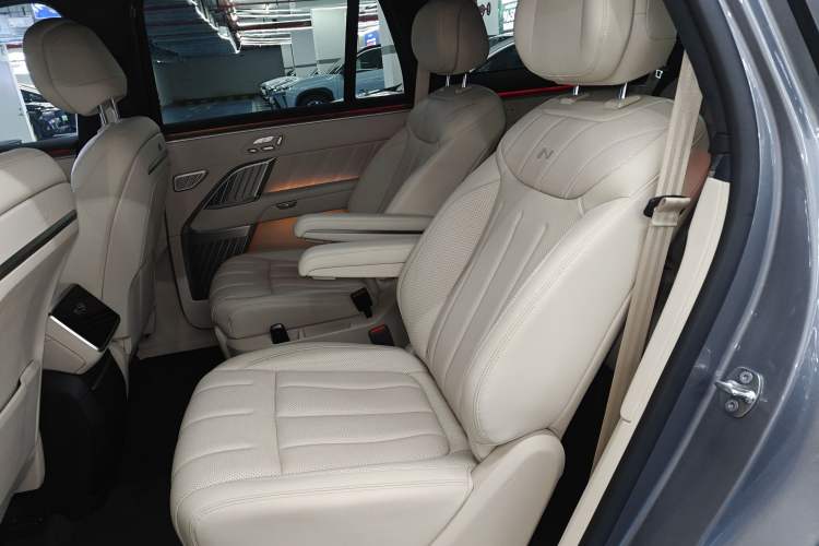 Used ONVO Luxeed L90 2025 Model—Ultra Six-Seater Version