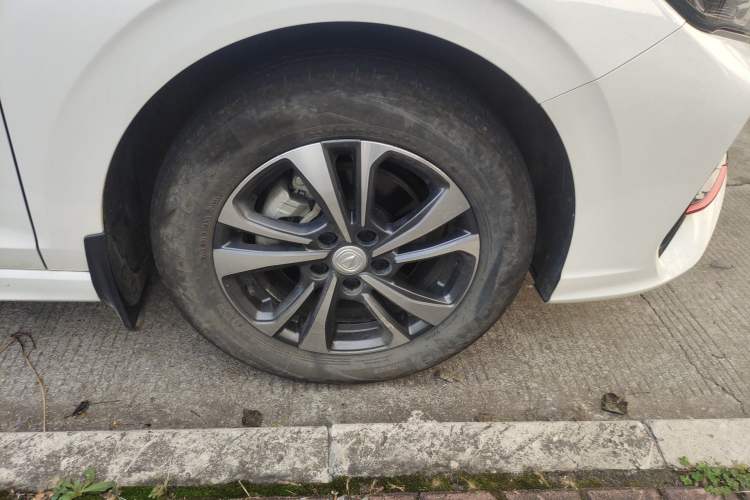 Used CHANGAN Eado 2023 Changan Edition PLUS Blue Whale NE 1.4T GDI DCT Prestige Version Right Front Wheel Hub