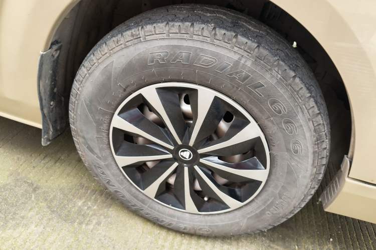 Used Foton Scenic G7 2021 2.4L Gasoline Commercial Version Long Wheelbase High Roof 6-Seater with Clear Windows Model 4K22D4M
