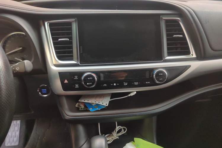 Used Toyota Highlander 2018 2.0T Four-Wheel Drive Prestige Version 7 Seats China VI Standard
