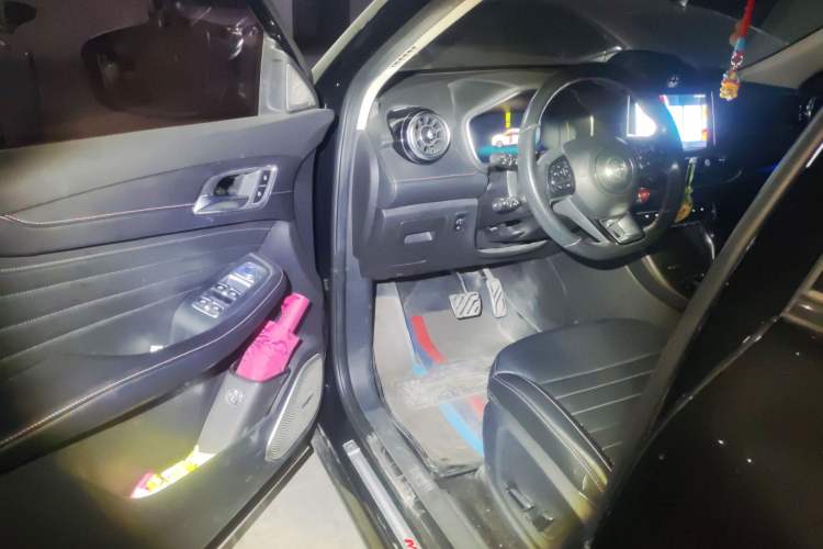 Used MG HS 2018 30T Automatic Two-Wheel Drive Trophy Edition—High-Octane V-Model Driver Seat