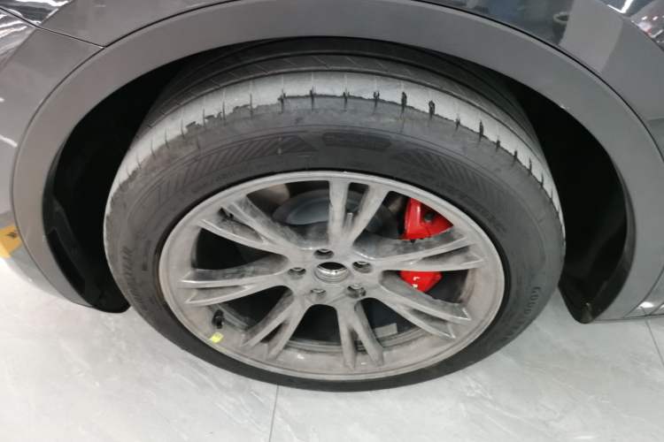 Used Tesla Model Y 2024 Rear-Wheel-Drive Version Left Front Wheel Hub