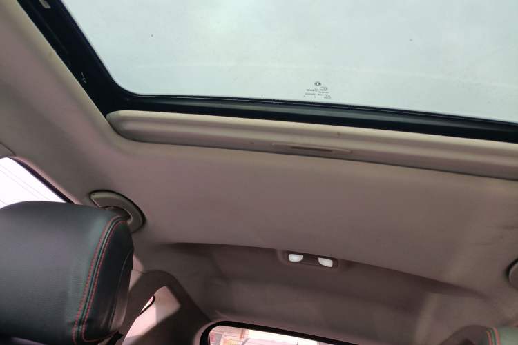 Used Dongfeng Aeolus AX7 2016 1.4T Manual Zhuyue Model Headliner