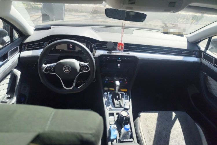 Used Volkswagen Magotan 2023 2 Million Units Commemorative Edition 330TSI DSG Luxury Version Center Console