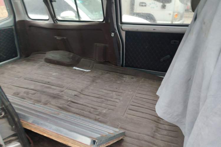 Used Wuling Rongguang 2012 1.5L Extended Basic Version Left Rear Seat