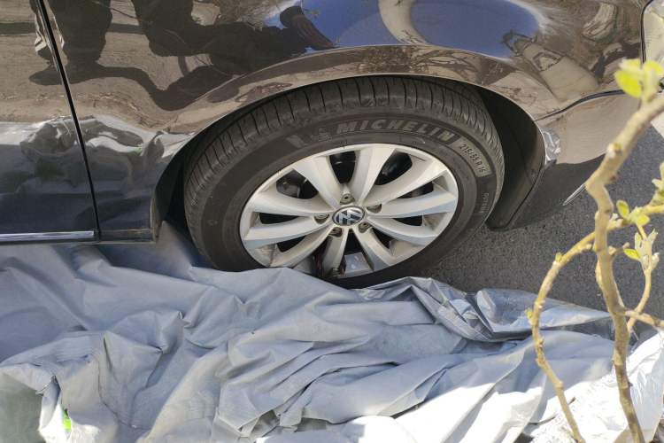 Used Volkswagen Magotan 2013 1.8TSI Luxury Model Right Front Wheel Hub