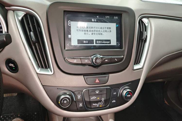 Used Chevrolet Malibu XL 2018 530T Automatic Luxury Edition Audio And AC Panel