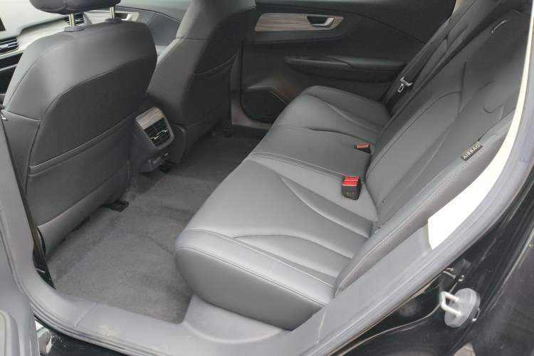 Used Hongqi E-QM5 2024 450km Range Commuter Version
