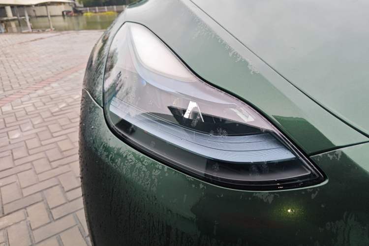 Used Tesla Model Y 2021 Standard Range Rear-Wheel Drive Version Right Front Headlight