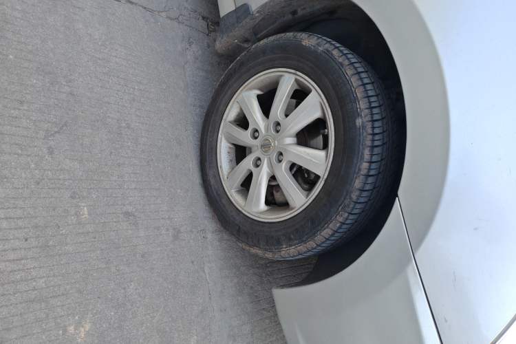 Used Nissan Sylphy 2012 Classic 1.6XE Automatic Comfort Edition Right Front Wheel Hub