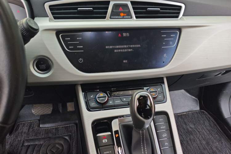Used Geely Auto Emgrand X7 Sport 2018 1.8TD Automatic Two-Wheel Drive Smart 4G Connected Version Audio And AC Panel