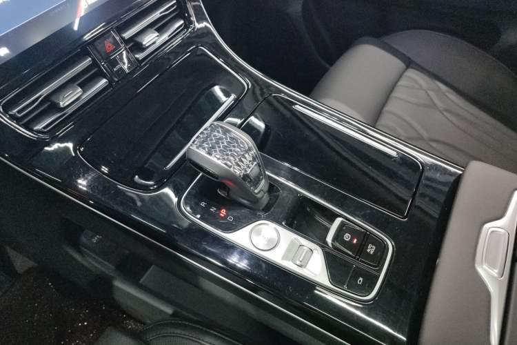 Used GAC Trumpchi M8 2024 Master Series 400T Prestige Edition Gear Lever