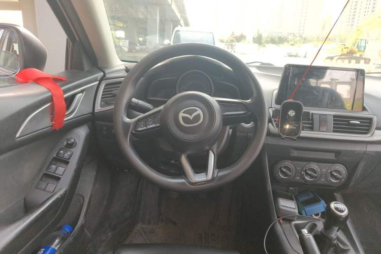 Used Mazda 3 Axela 2017 Sedan 1.5L Manual Comfort Model Emission Standard China V Steering Wheel