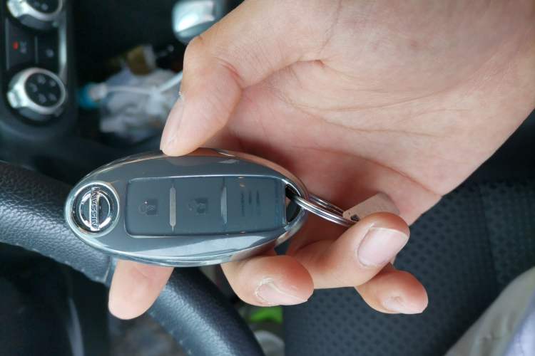 Used Nissan Kicks 2018 1.5L CVT Smart Connect Deluxe Edition Vehicle Key