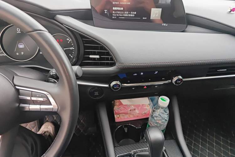 Used Mazda 3 Axela 2023 2.0L Automatic Zhiyao Edition Audio And AC Panel