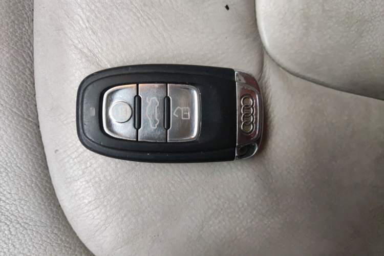 Used Audi A4L 2012 2.0 TFSI automatic Comfort trim level