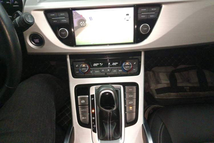 Used Geely Auto Emgrand X7 Sport 2018 1.8TD Automatic Two-Wheel Drive Smart Connect 4G Internet Edition Gear Lever