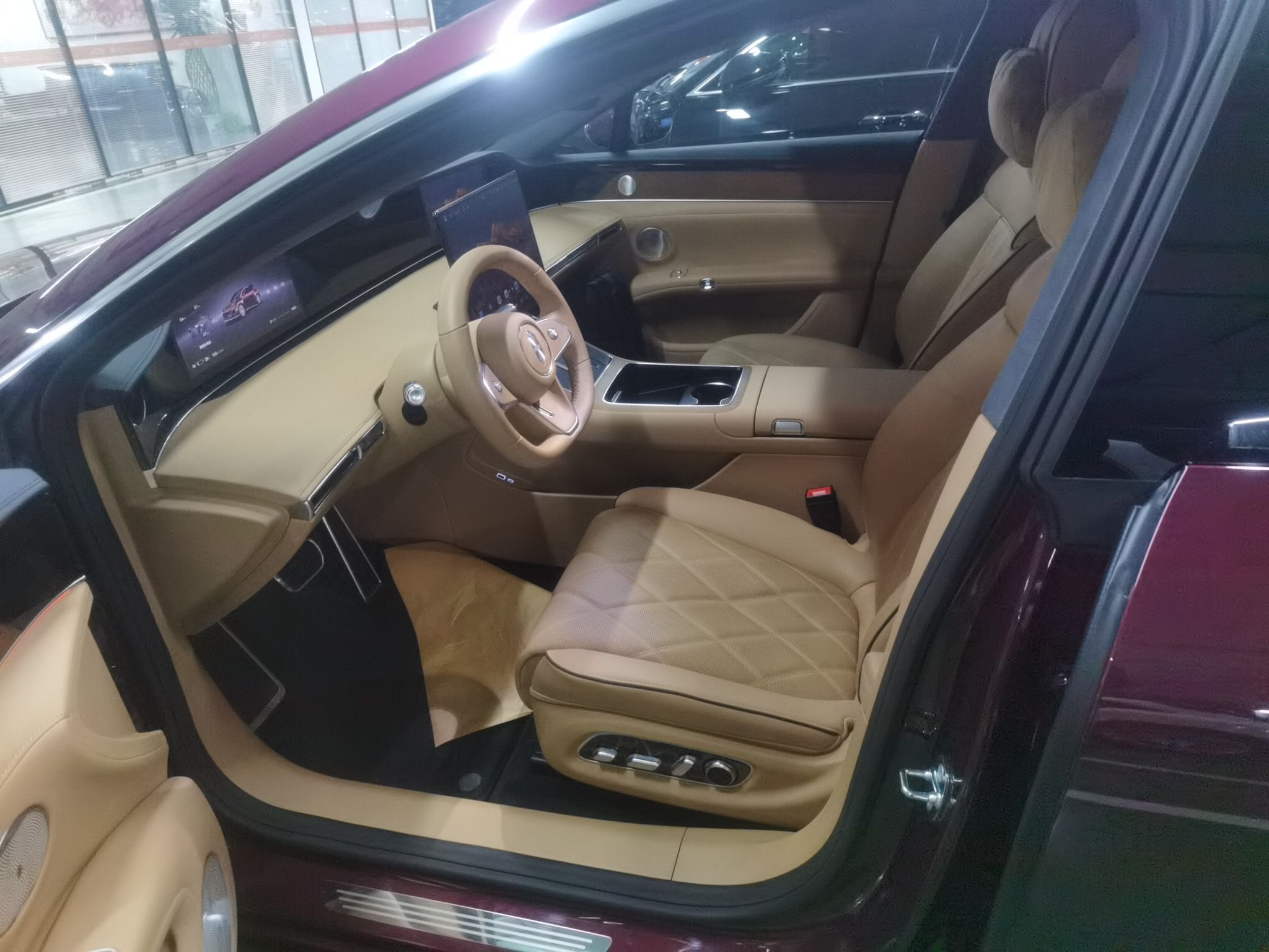 Переднее сиденье в автомобиле