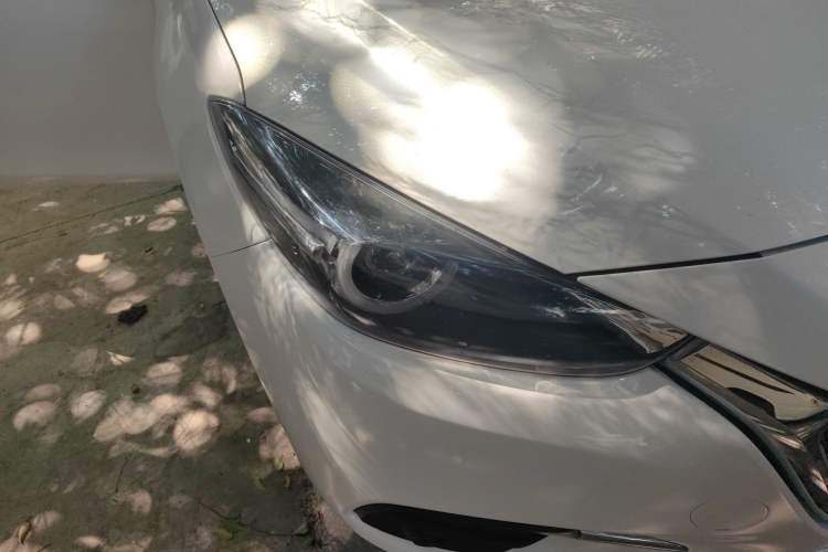 Used Mazda 3 Axela 2017 Sedan 1.5L Automatic Luxury Model Emission Standard China V Right Front Headlight