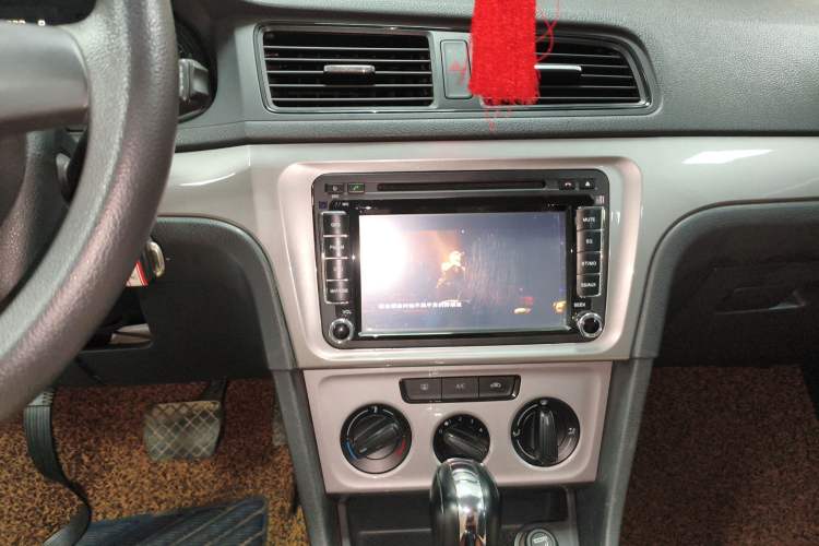 Used Volkswagen Lavida 2013 Revised Classic 1.6L Automatic Fashion Edition