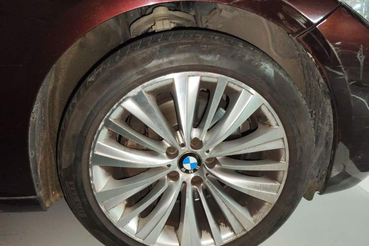 Used BMW 5 Series GT 2014 528i Luxury Edition Right Front Wheel Hub