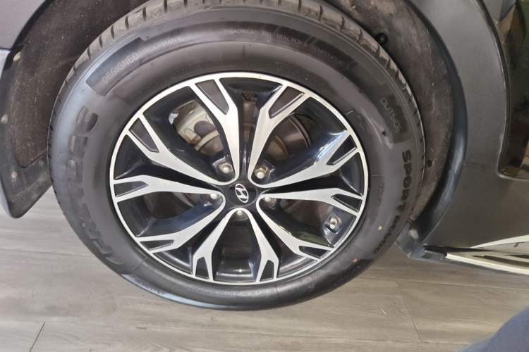 Used Hyundai Santa Fe 2017 2.4L Automatic Two-Wheel Drive Smart Version 5 Seats Exterior 5