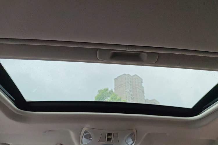 Used GAC Trumpchi GS5 Super 2015 1.8T Automatic Two-Wheel Drive Luxury Edition Headliner