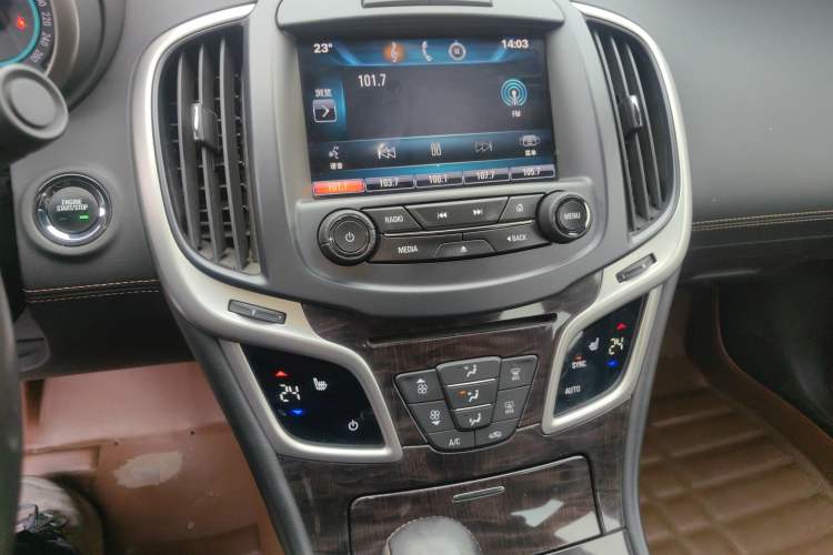 Used Buick LaCrosse 2012 2.4L SIDI Elegant Edition Audio And AC Panel
