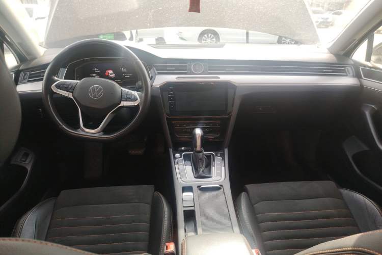 Used Volkswagen Magotan 2021 330TSI DSG 30th Anniversary Edition Center Console