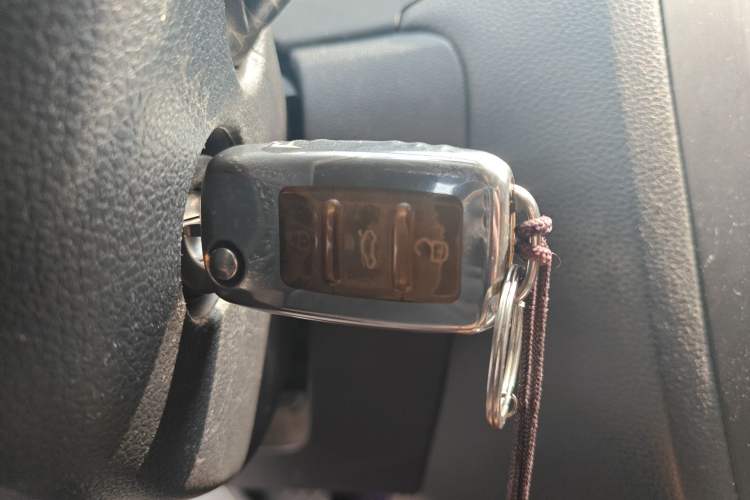 Used Volkswagen Sagitar 2012 1.4TSI Automatic Luxury Edition Vehicle Key