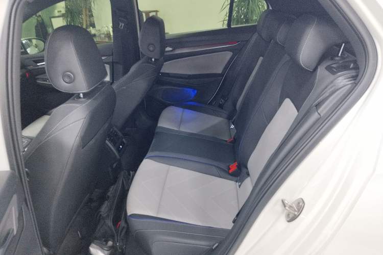 Used Volkswagen Golf 2025 300TSI R-Line Left Rear Seat