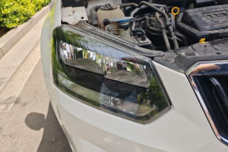 Used Skoda Yeti 2016 1.4TSI DSG Advanced Edition Right Front Headlight
