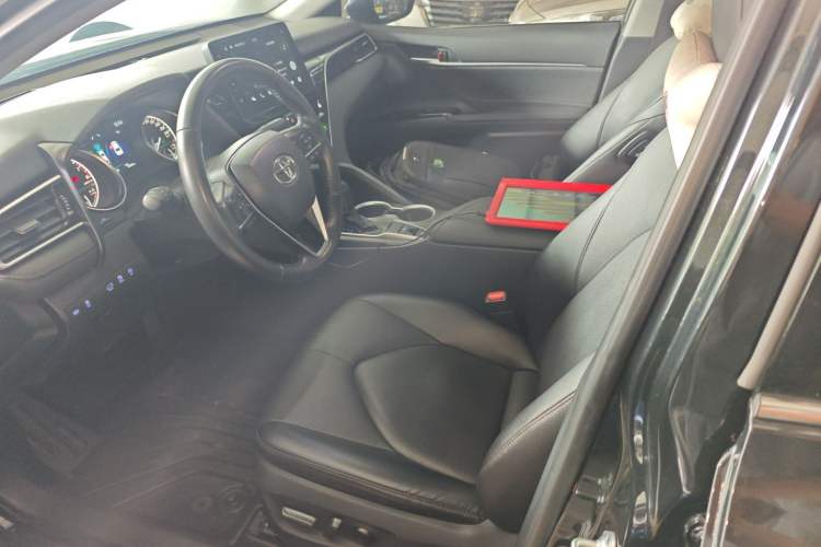 Used Toyota Camry 2023 2.0G Luxury Edition
