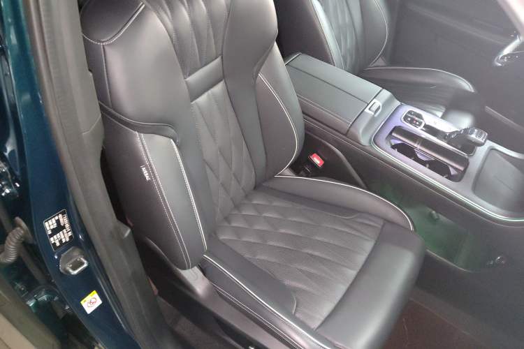 Used GAC Trumpchi GS8 2022 Linghang Series 2.0 TGDI Two-Wheel-Drive Luxury Smart Connectivity Version (7 Seats)
