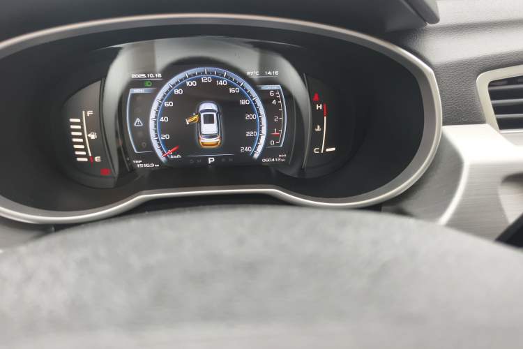 Used Geely Auto Emgrand X7 Sport 2016 1.8TD Automatic Smart Model Odometer Close Up